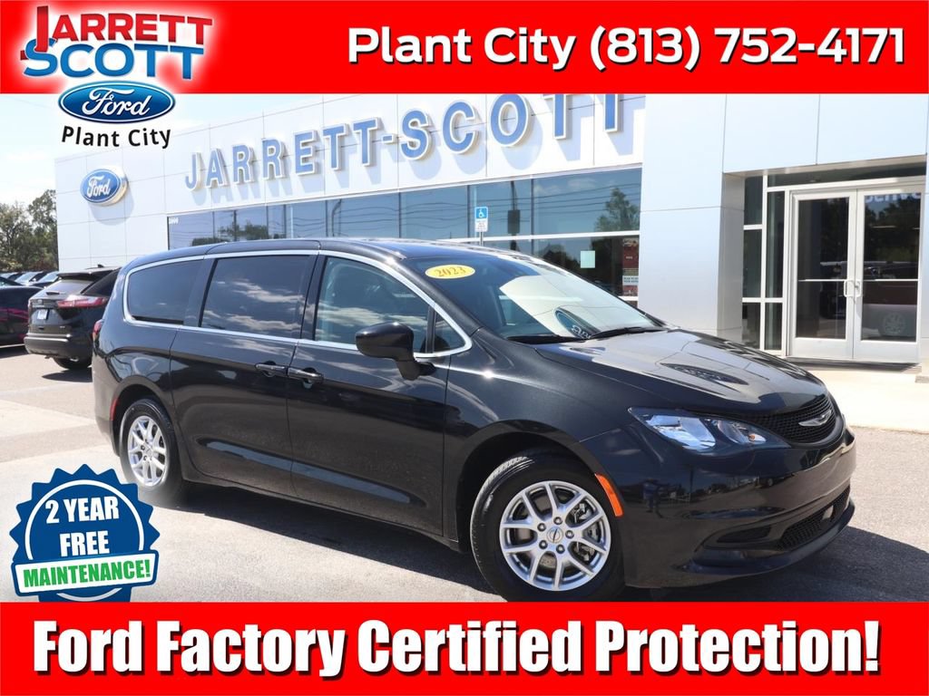 Used 2023 Chrysler Voyager LX FWD image 1