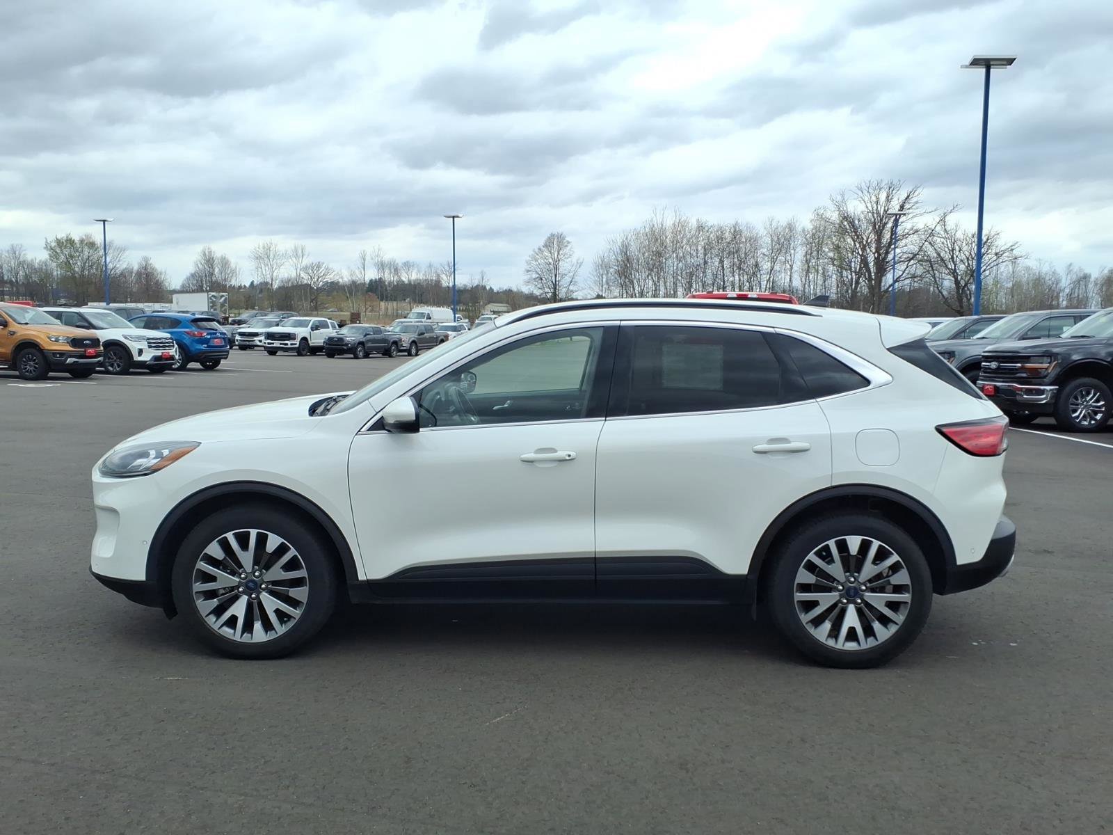 Certified 2020 Ford Escape Titanium AWD/4WD image 2