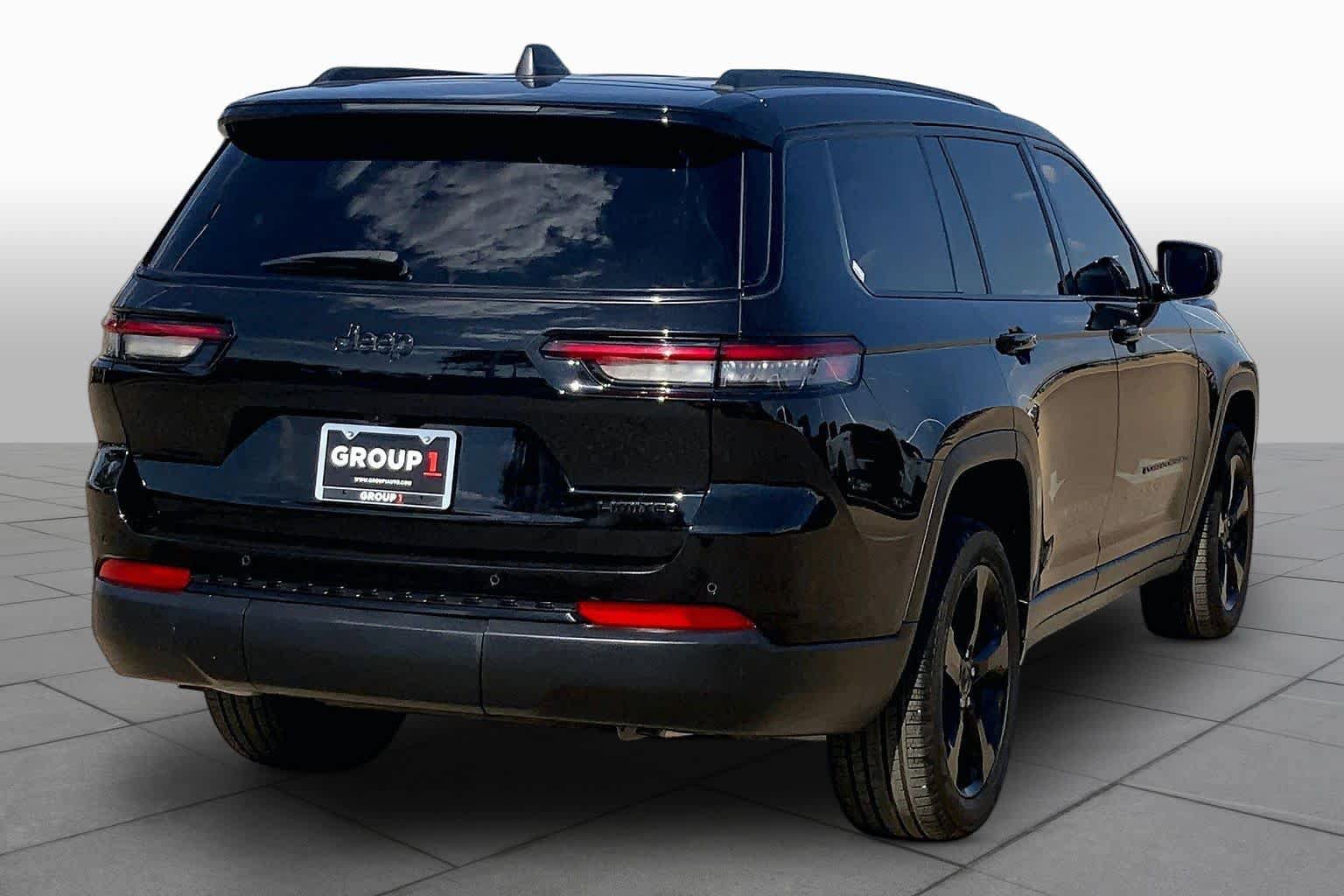 Used 2025 Jeep Grand Cherokee L Limited w/ Black Appearance Package RWD image 13