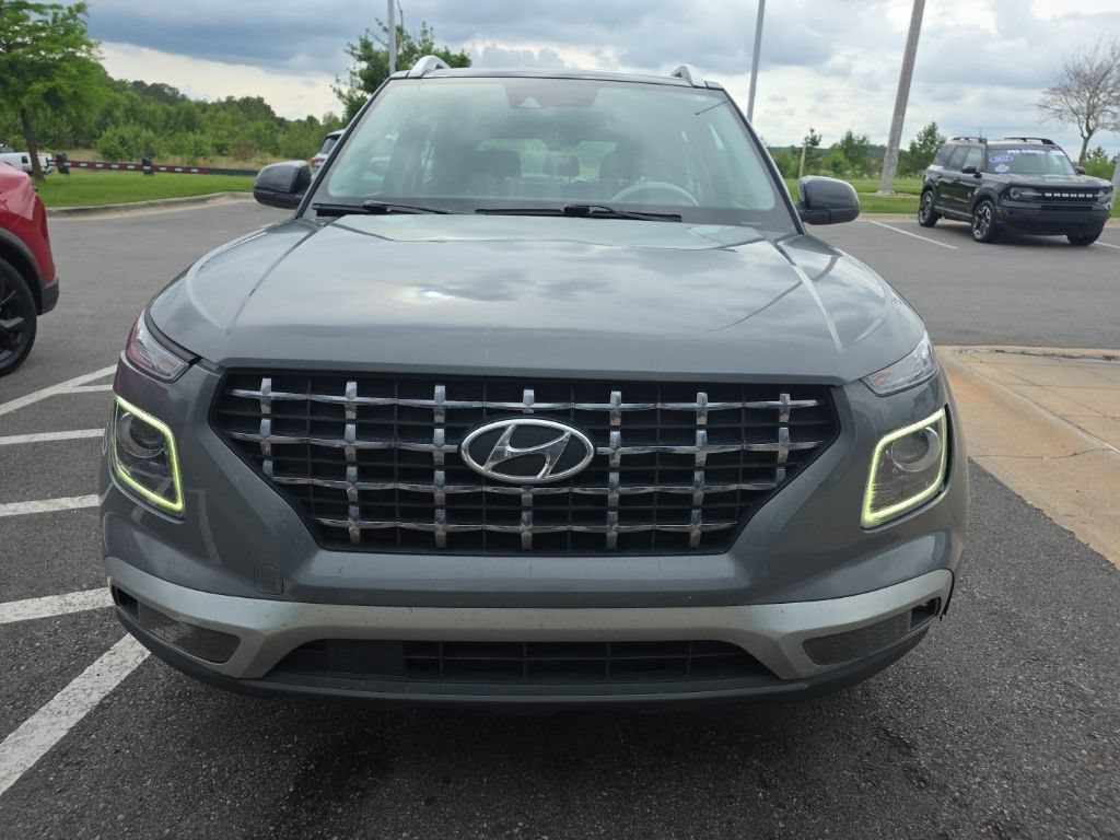 Used 2022 Hyundai Venue Limited w/ Cargo Package FWD image 3
