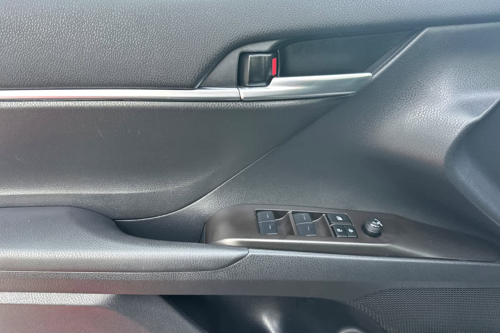 Used 2024 Toyota Camry SE FWD image 12
