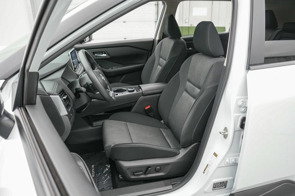 Used 2024 Nissan Rogue SV AWD/4WD image 11