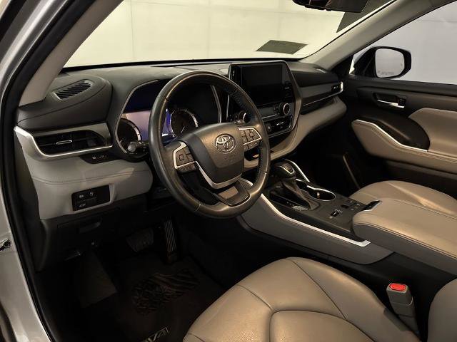 Used 2023 Toyota Highlander L image 8