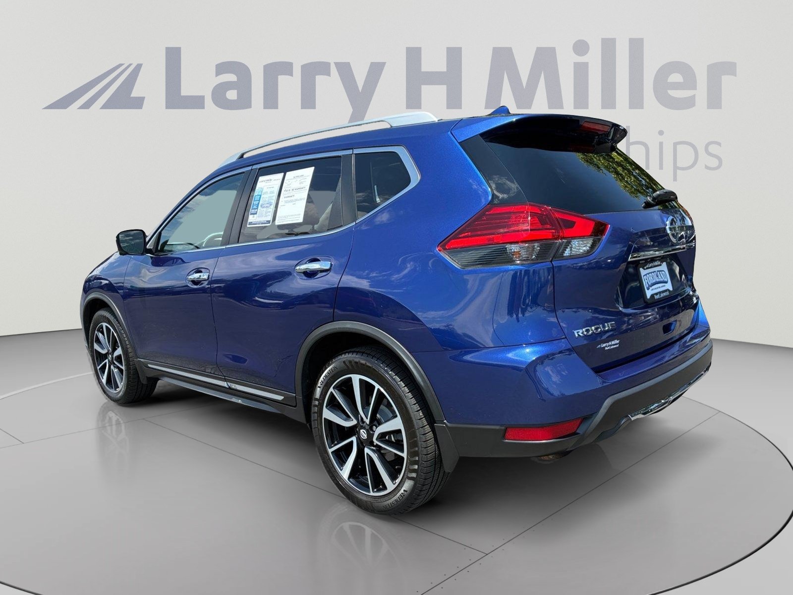 Used 2017 Nissan Rogue SL w/ SL Premium Package AWD/4WD image 3