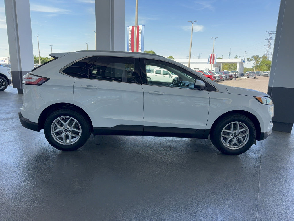Certified 2024 Ford Edge SEL w/ Convenience Package image 2