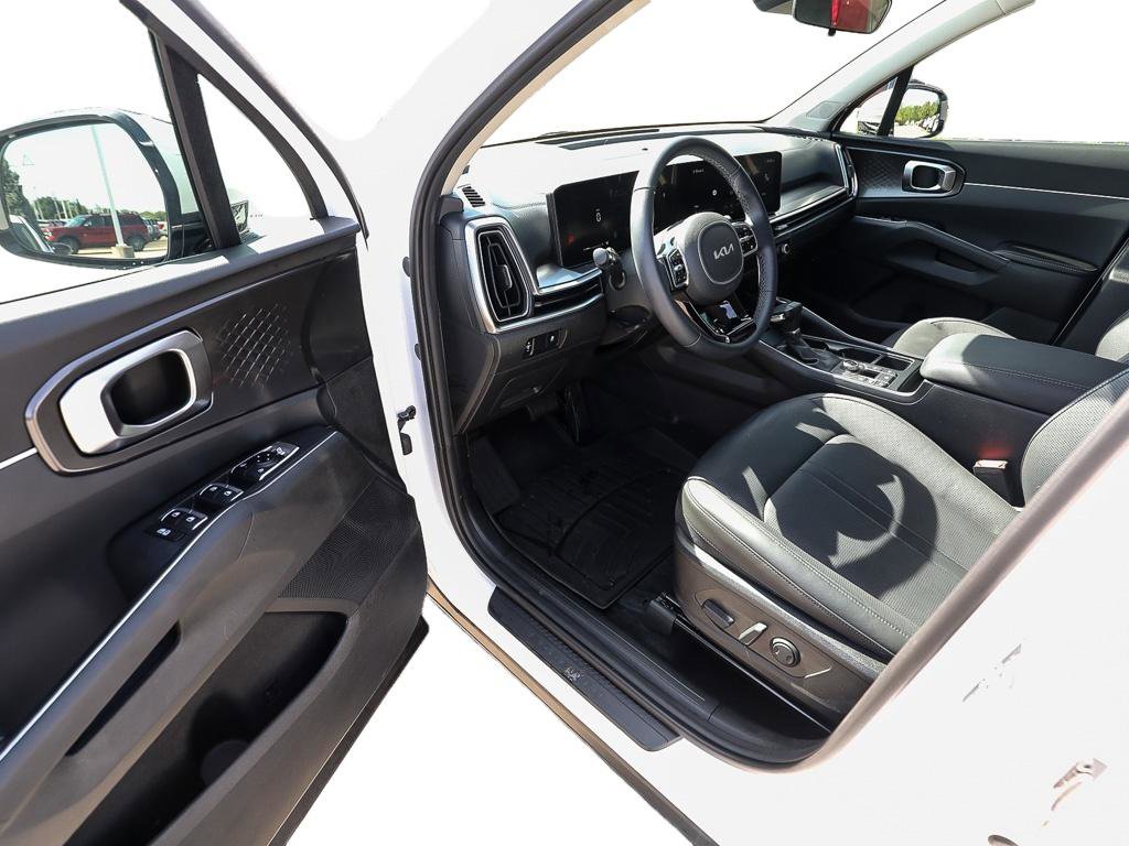 Used 2025 Kia Sorento S AWD/4WD image 11