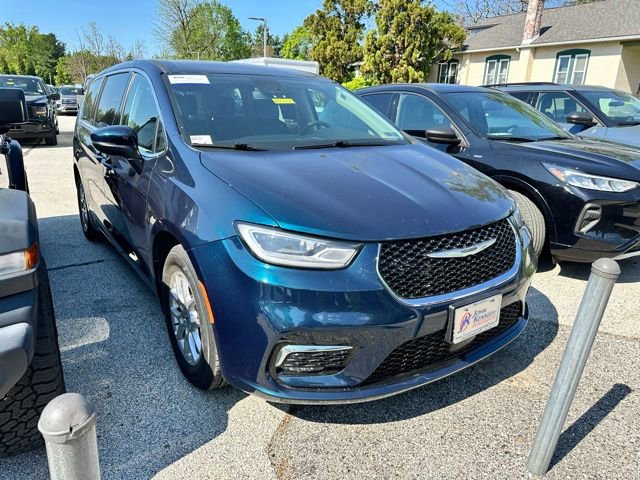 Used 2023 Chrysler Pacifica Touring-L FWD image 9
