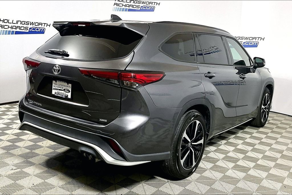 Used 2021 Toyota Highlander XSE FWD image 9