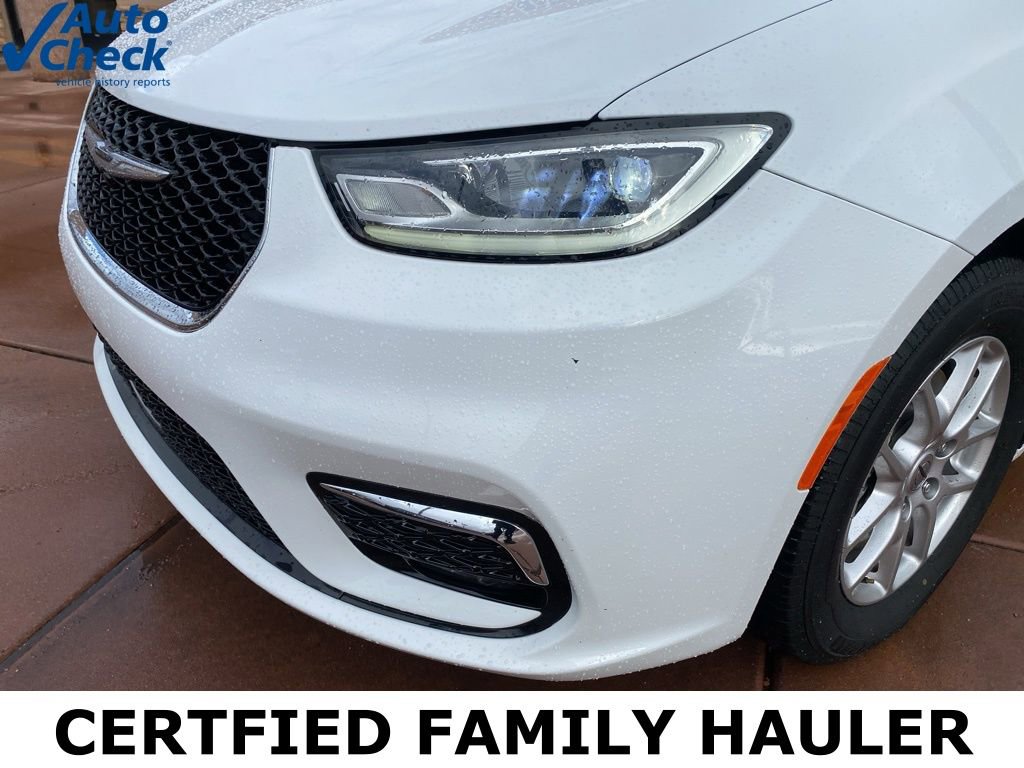 Used 2024 Chrysler Pacifica Touring-L image 3