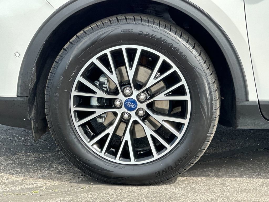 Certified 2022 Ford Escape Titanium w/ Titanium Premium Package image 26