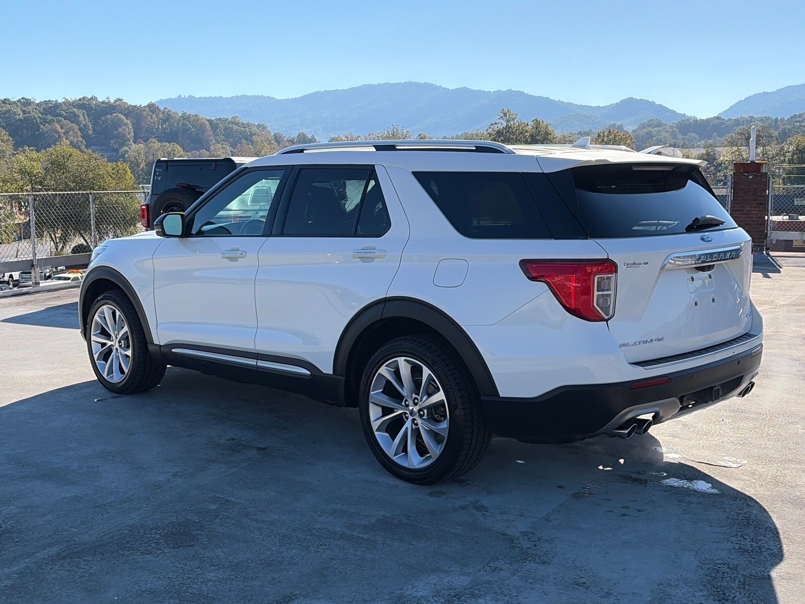 Certified 2022 Ford Explorer Platinum w/ Equipment Group 601A AWD/4WD image 4