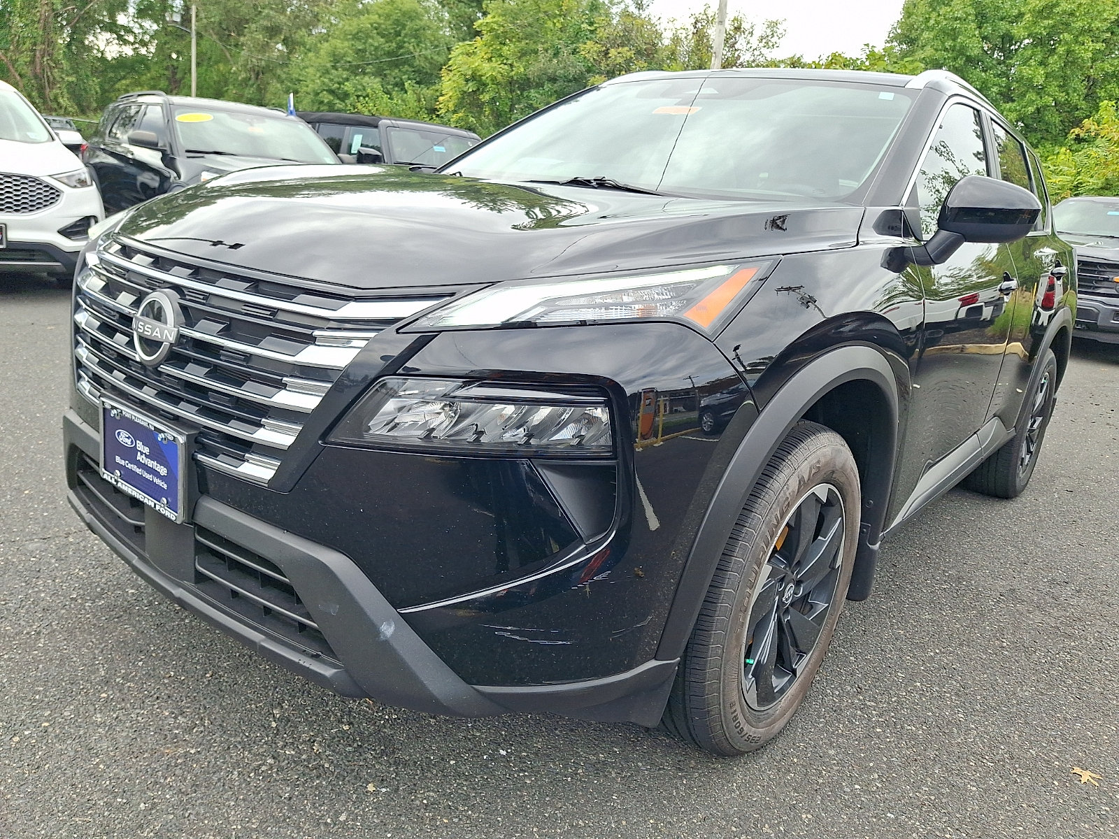 Used 2025 Nissan Rogue SV w/ SV Premium Package FWD image 4