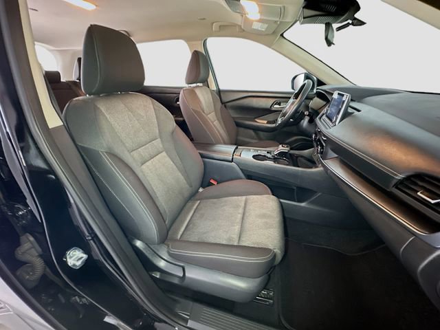 Used 2024 Nissan Rogue SV image 31