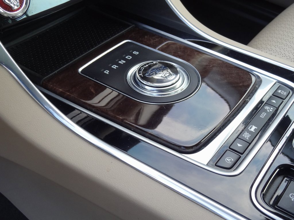 Used 2017 Jaguar XF Prestige image 10