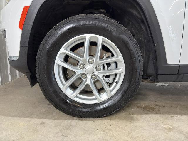 Used 2021 Jeep Grand Cherokee L Laredo w/ Luxury Tech Group I image 17