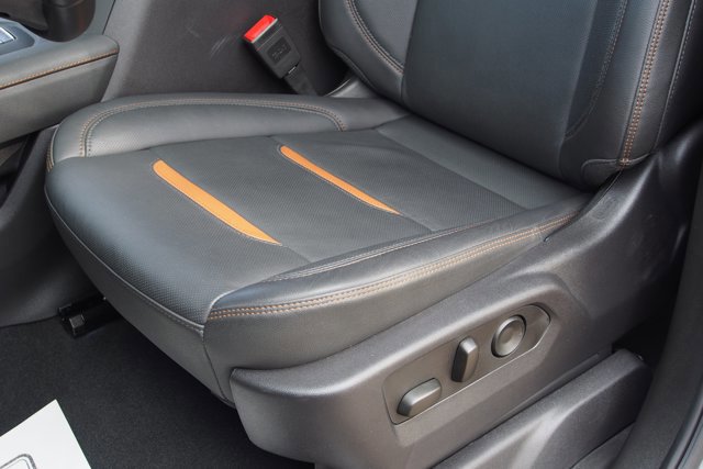 Used 2025 GMC Sierra 1500 AT4 w/ AT4 Premium Package image 18