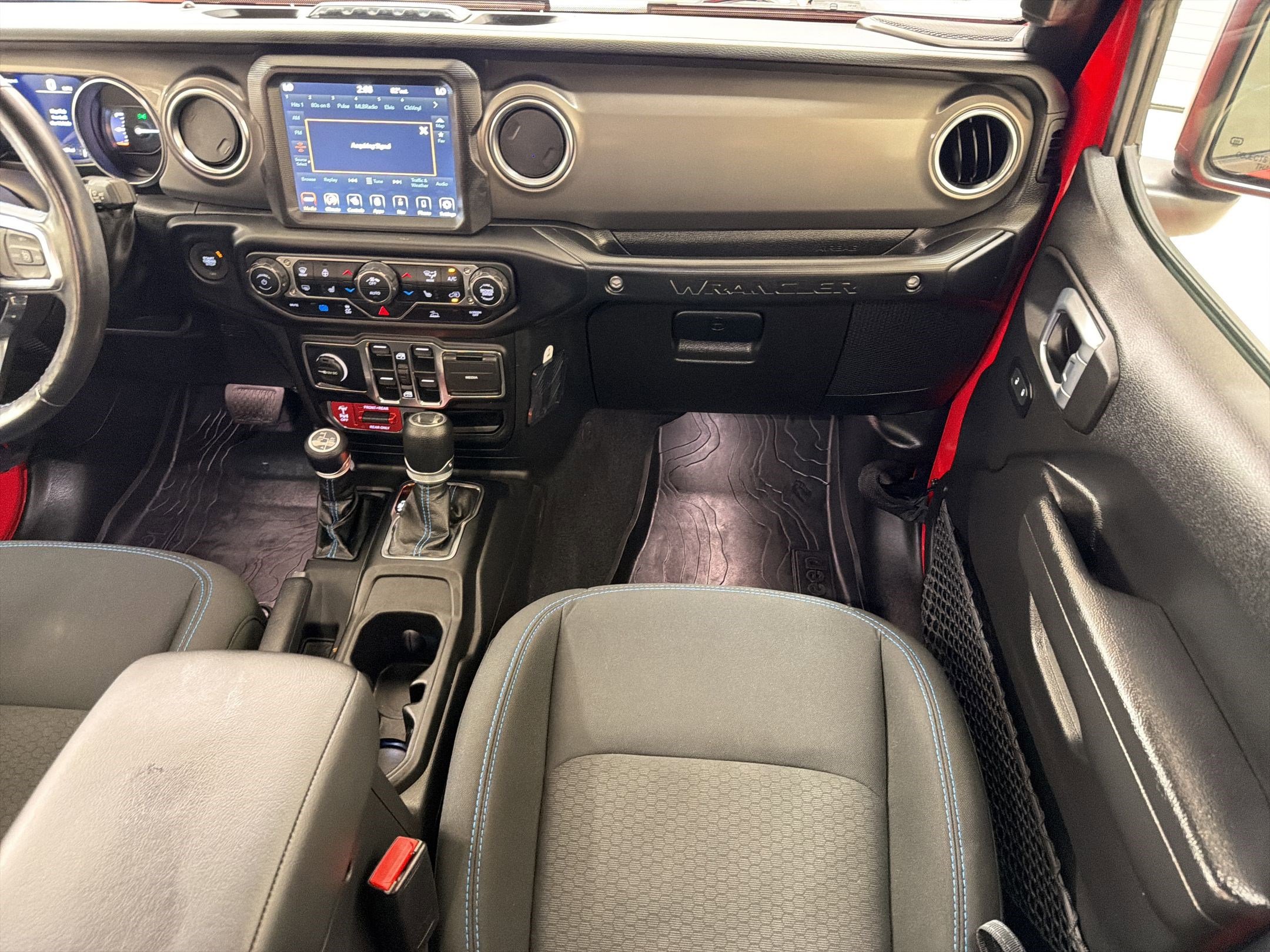 Used 2023 Jeep Wrangler Unlimited Rubicon 4xe w/ Cold Weather Group AWD/4WD image 26