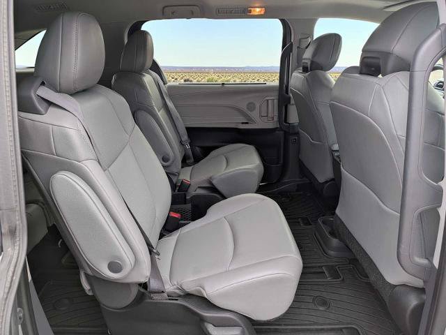 Used 2022 Toyota Sienna XLE AWD/4WD image 18