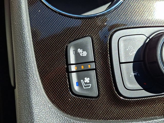 Used 2023 GMC Acadia AT4 w/ Technology Package AWD/4WD image 26