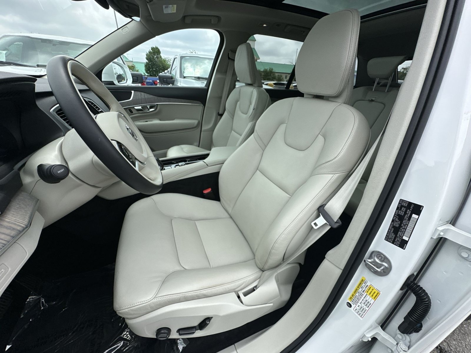 Used 2023 Volvo XC90 B6 Core w/ Climate Package AWD/4WD image 21
