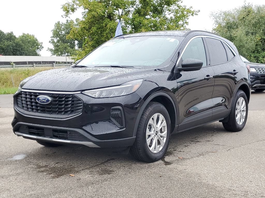 Certified 2024 Ford Escape Active w/ Tech Pack #1 AWD/4WD image 2