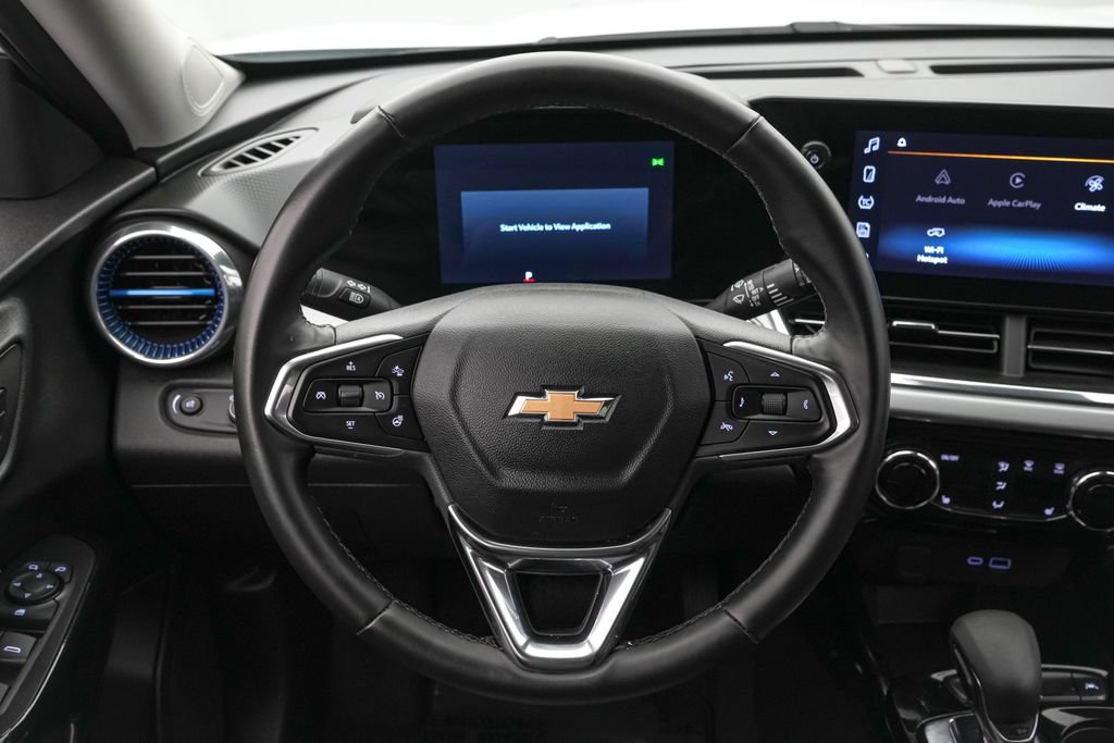 Used 2025 Chevrolet Trax LT w/ LT Convenience Package FWD image 13