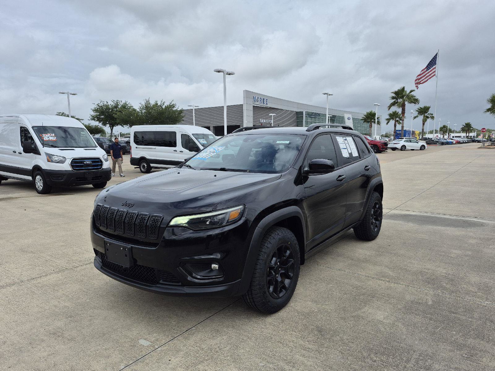 Used 2022 Jeep Cherokee Latitude AWD/4WD image 1