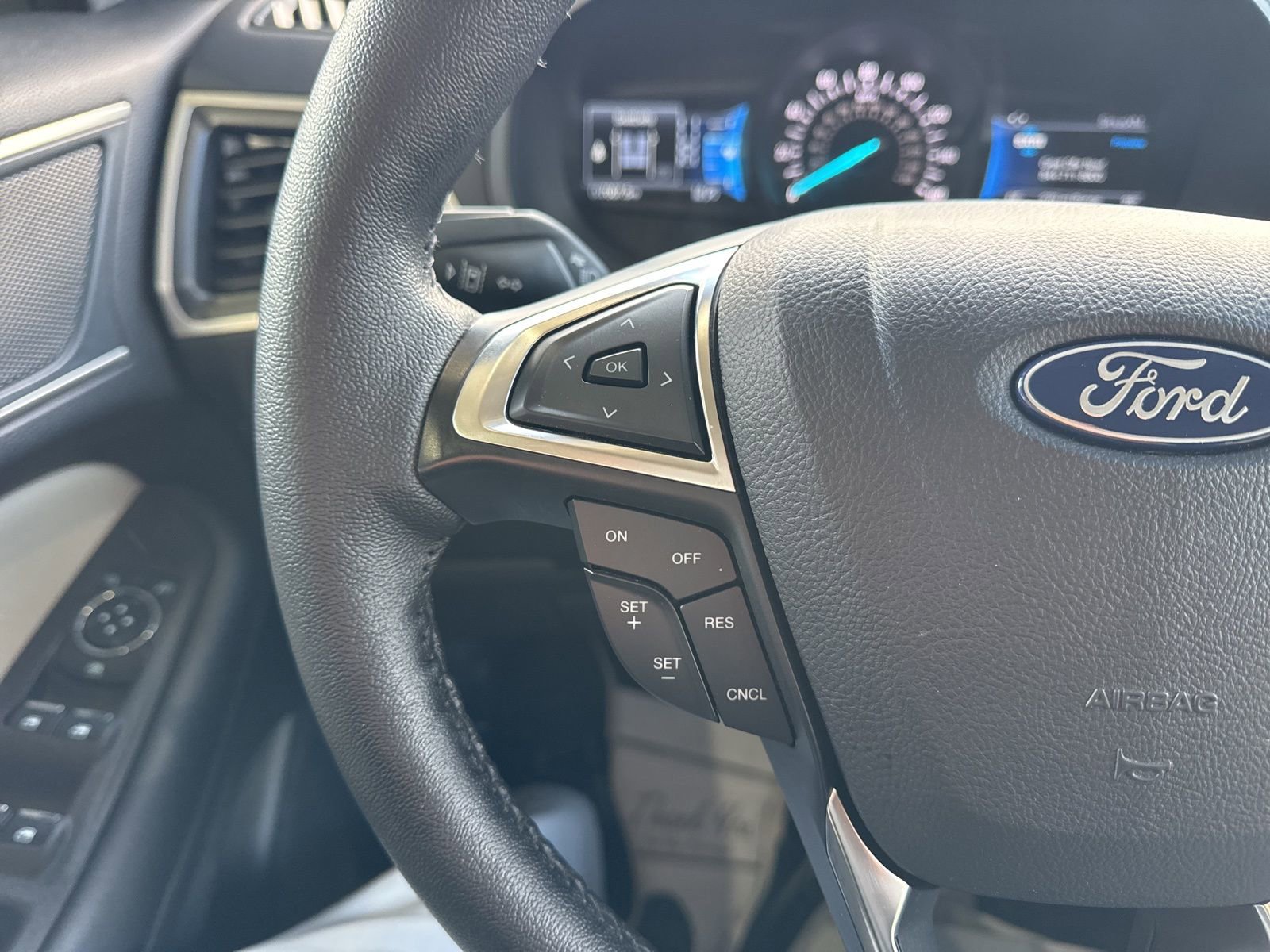 Certified 2024 Ford Edge SEL w/ Convenience Package image 27