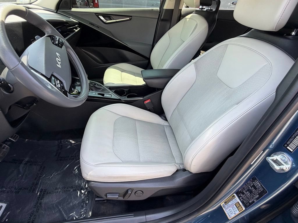 Used 2023 Kia Niro EX Touring FWD image 22