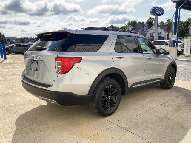 Certified 2020 Ford Explorer XLT w/ Equipment Group 202A AWD/4WD image 2