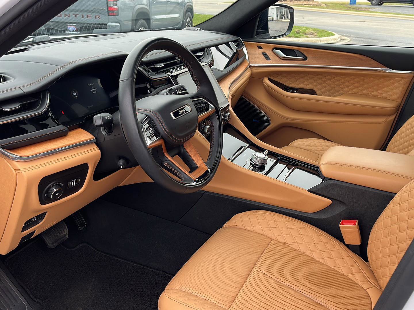 Used 2024 Jeep Grand Cherokee Summit image 9