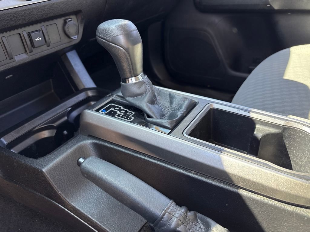 Used 2021 Toyota Tacoma SR5 w/ SR5 Appearance Package (SM) image 25