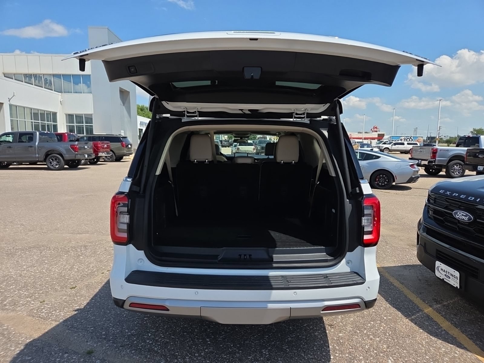 Certified 2023 Ford Expedition Max Limited AWD/4WD image 7