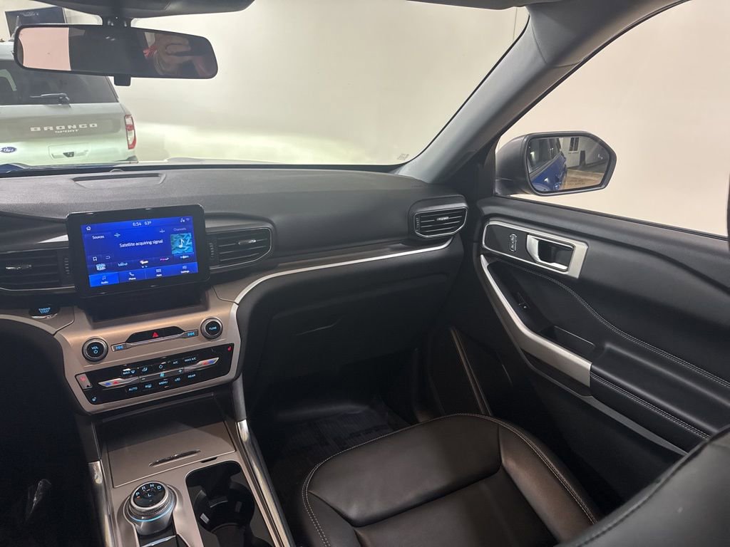 Certified 2022 Ford Explorer XLT w/ Equipment Group 202A image 14