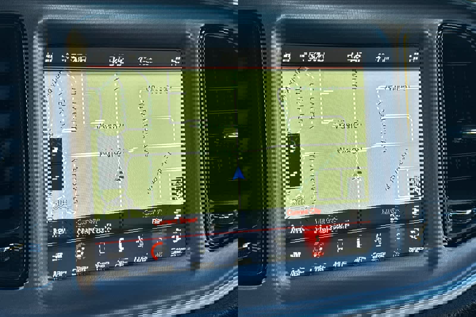 Used 2022 Dodge Challenger SXT w/ Driver Convenience Group image 17