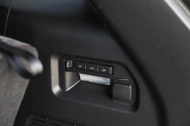 Certified 2025 Ford Explorer Platinum image 17