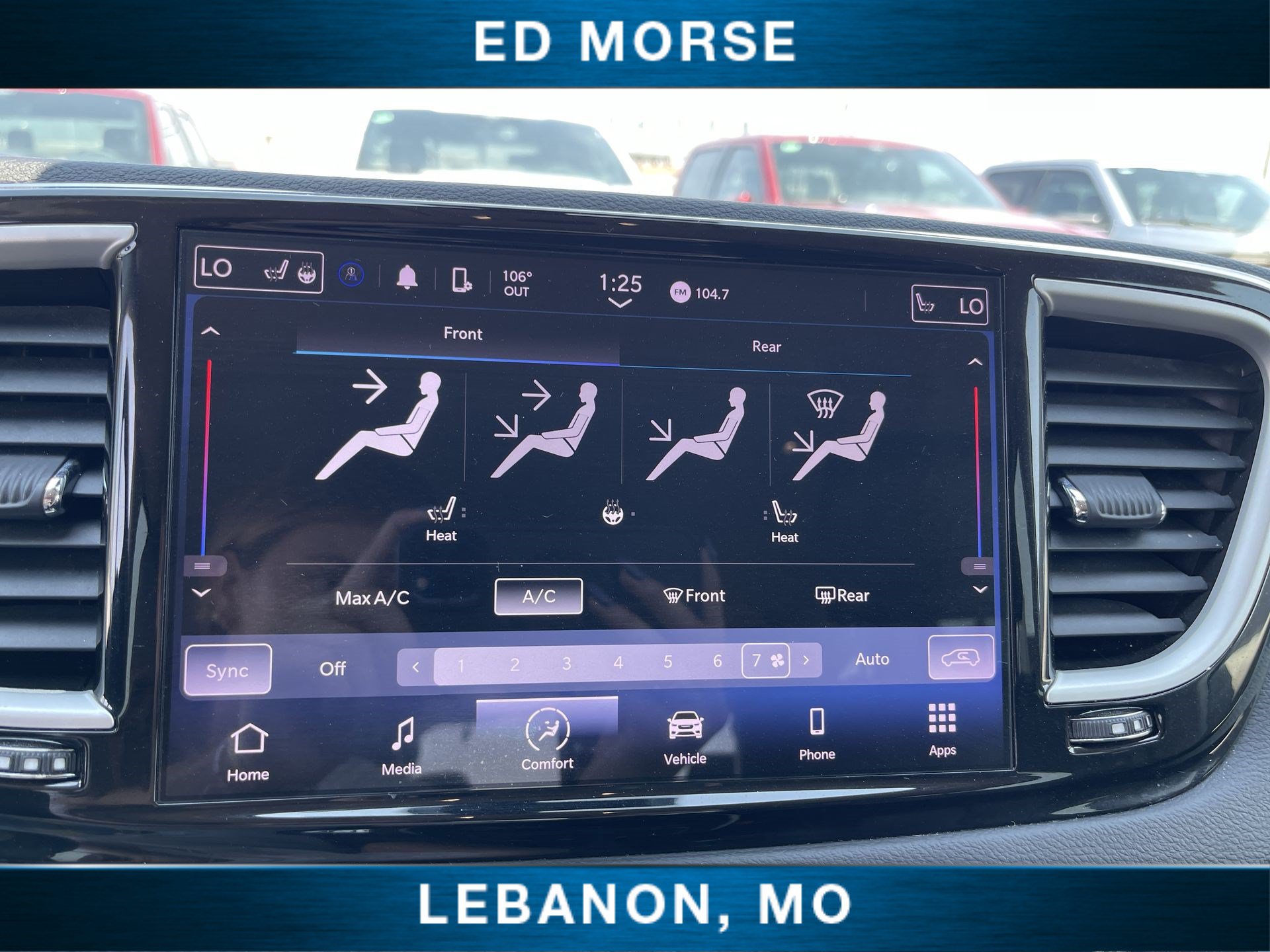 Used 2023 Chrysler Pacifica Touring-L FWD image 13