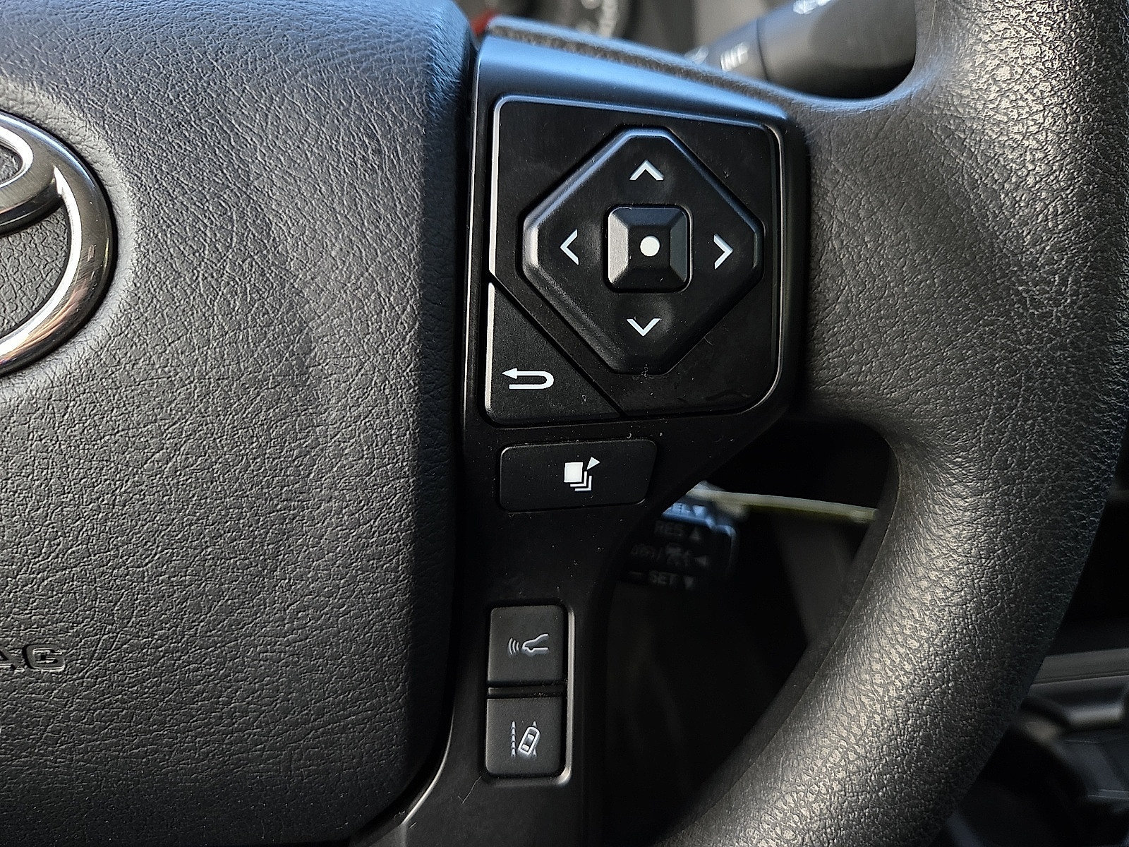 Used 2022 Toyota Tacoma SR AWD/4WD image 18