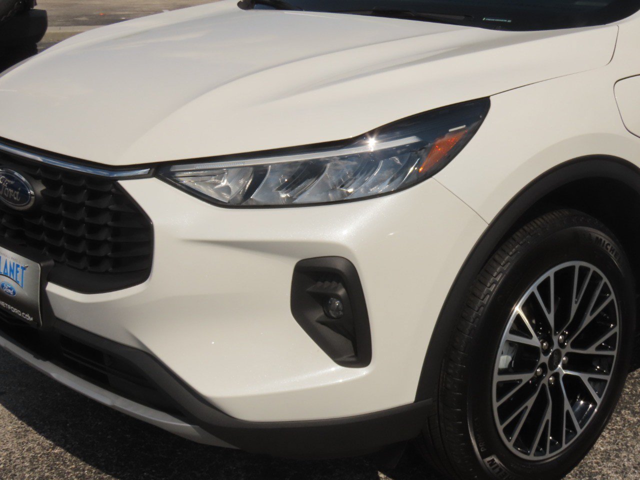 Certified 2025 Ford Escape SE FWD image 3