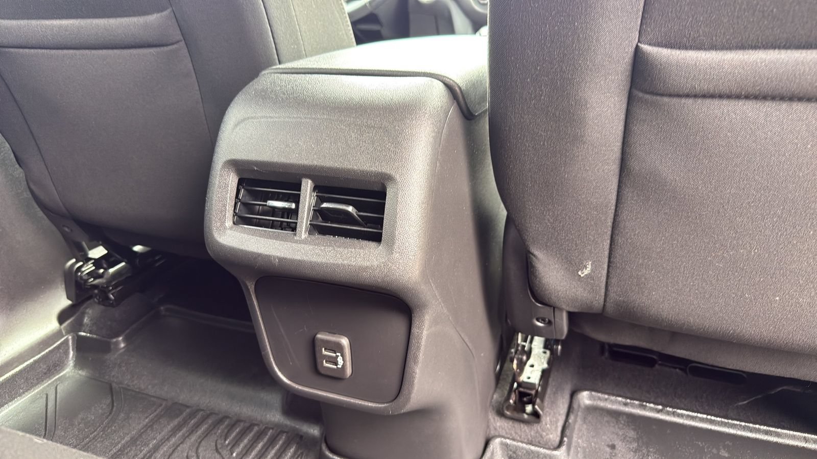 Used 2021 Chevrolet Equinox LT FWD image 28