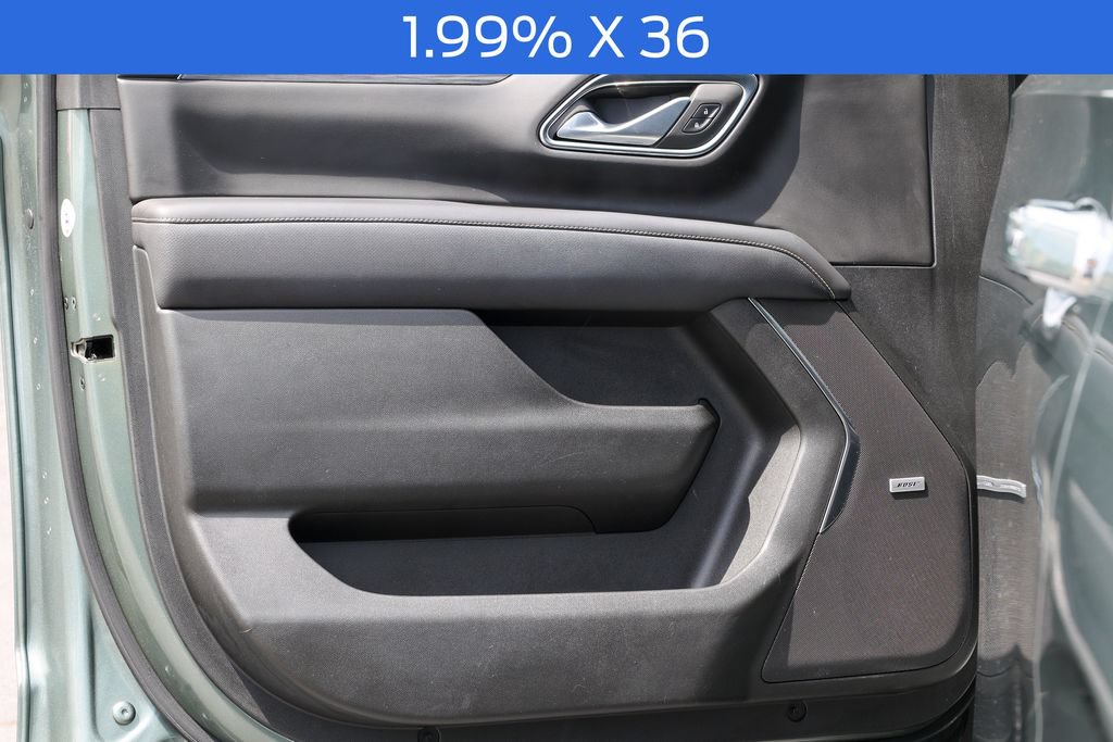Used 2024 GMC Yukon SLT w/ SLT Luxury Package AWD/4WD image 4
