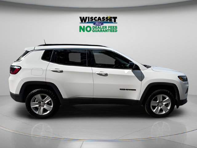 Used 2022 Jeep Compass Latitude w/ Sun and Sound Group AWD/4WD image 6