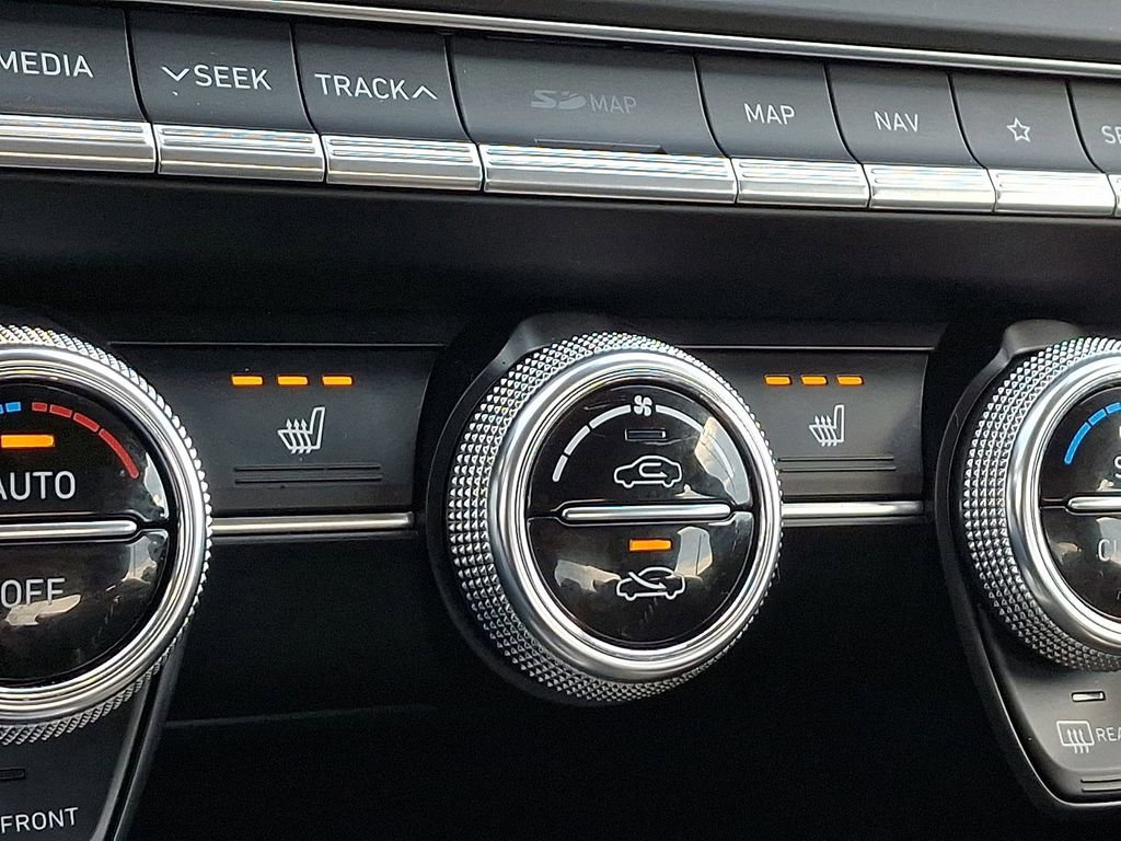 Used 2021 Genesis G70 2.0T w/ Elite Package image 25