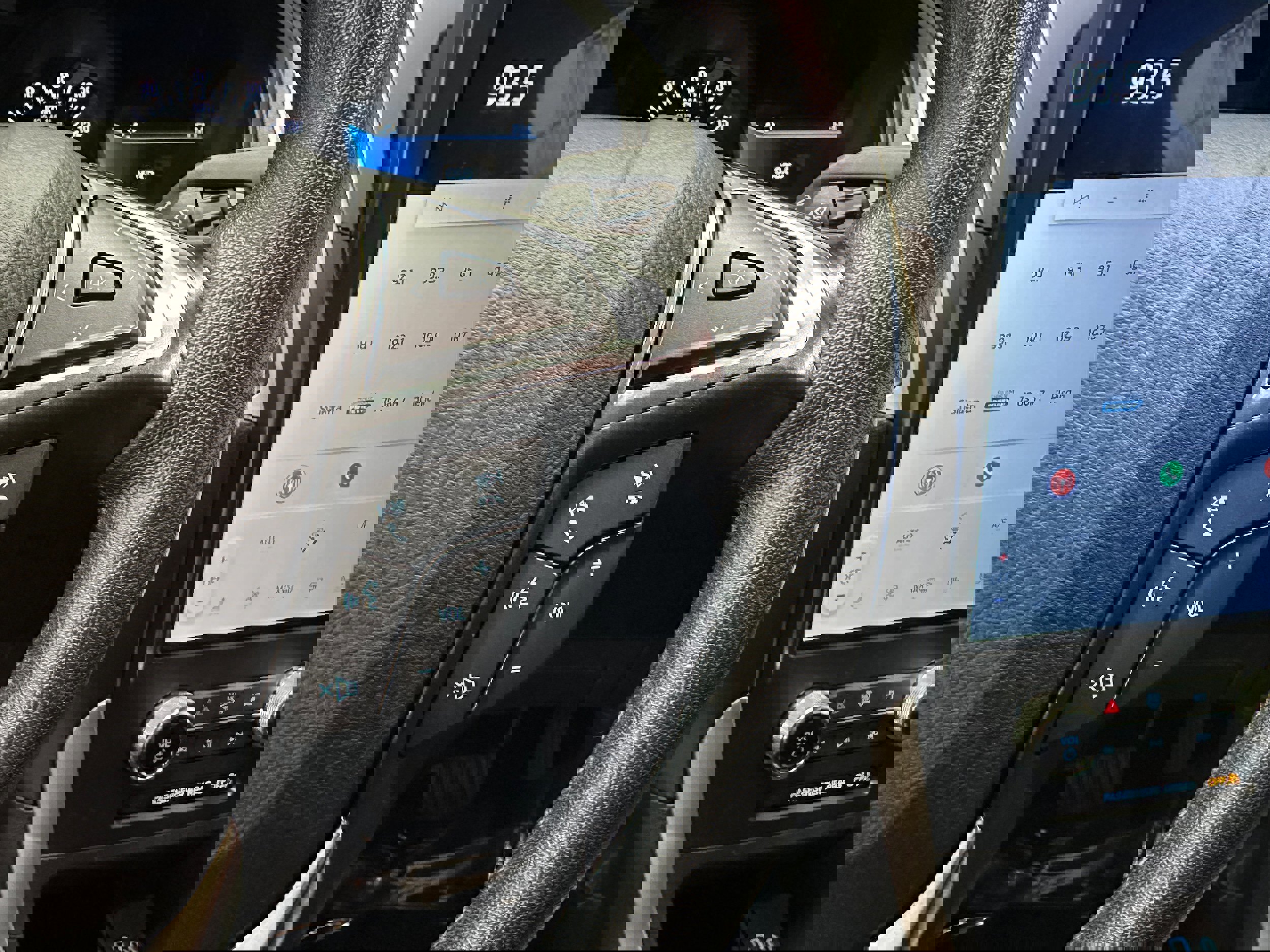 Certified 2024 Ford Edge SEL image 18