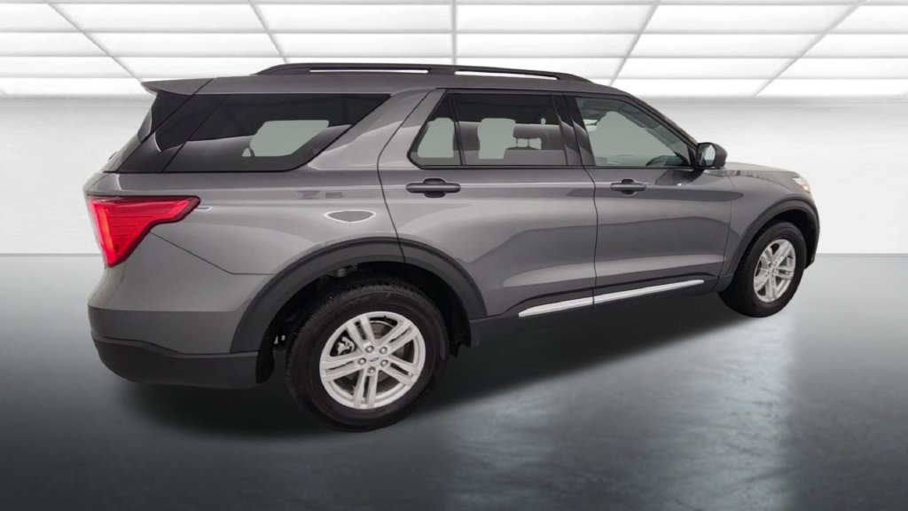 Certified 2024 Ford Explorer XLT w/ Equipment Group 202A AWD/4WD image 9