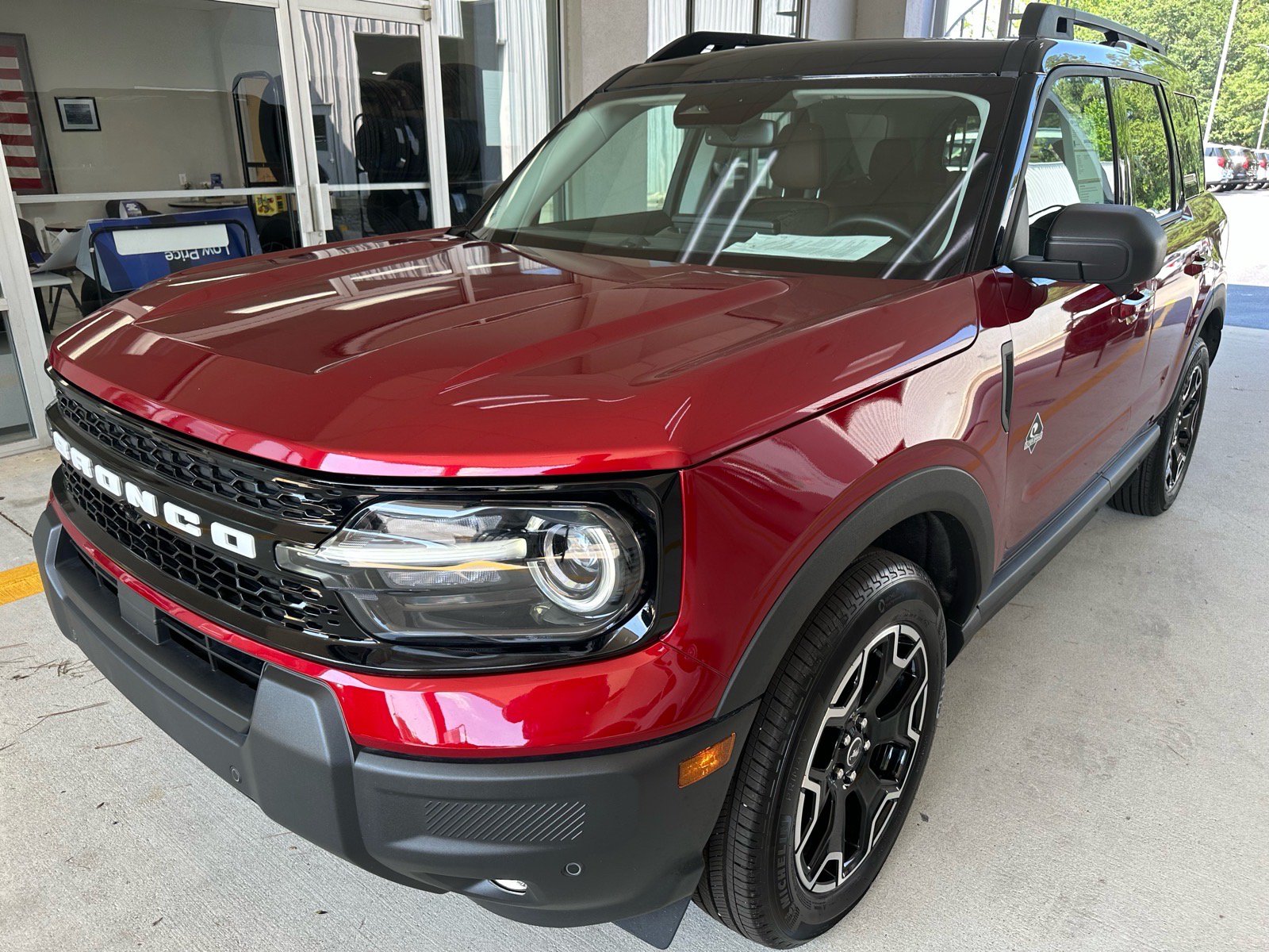 Certified 2025 Ford Bronco Sport Outer Banks w/ Outer Banks Tech Package+ AWD/4WD image 3