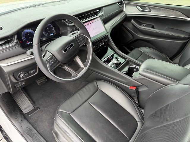 Used 2024 Jeep Grand Cherokee Limited w/ Luxury Tech Group II image 12