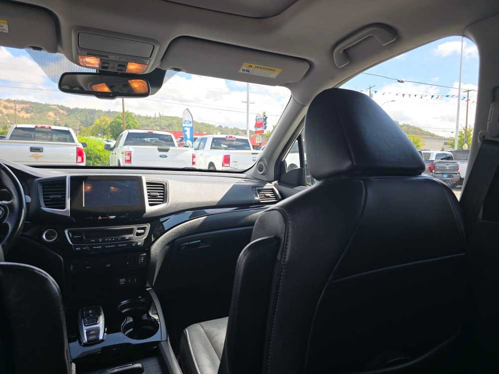 Used 2018 Honda Pilot Touring image 14