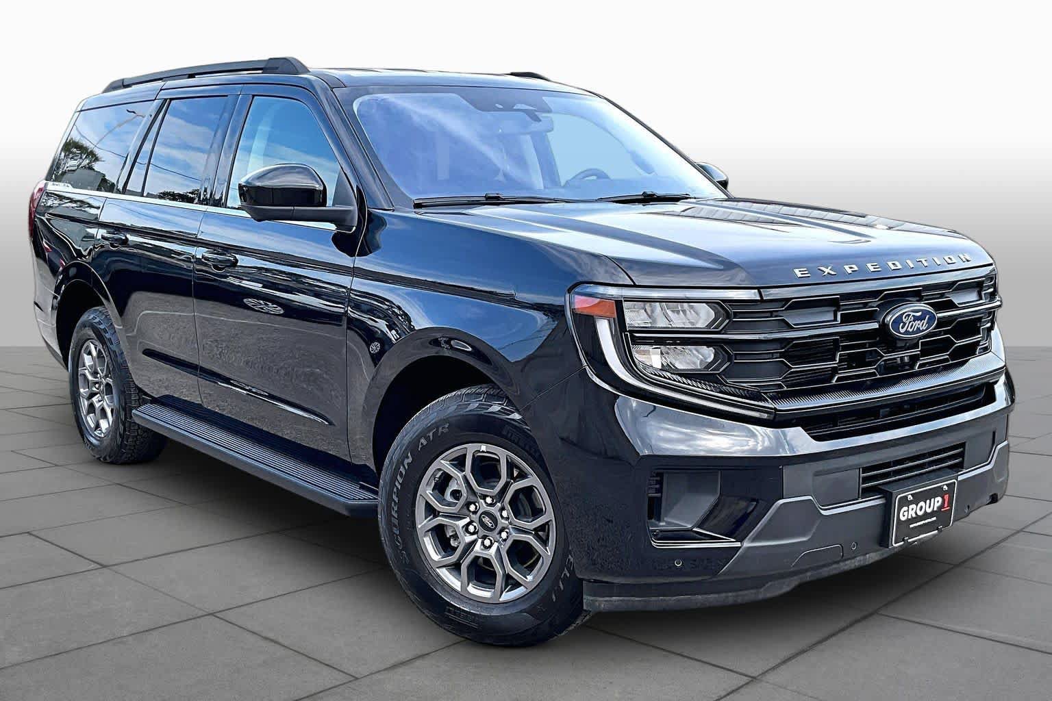 Certified 2025 Ford Expedition Active RWD image 3