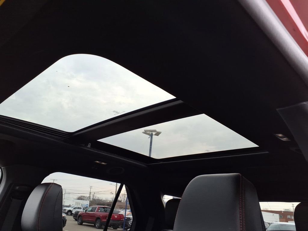 Certified 2024 Ford Explorer ST-Line w/ Class IV Trailer Tow Package image 17